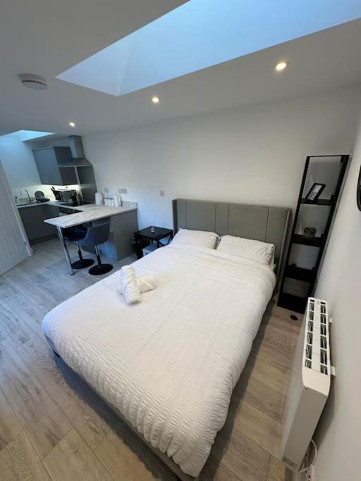 Whitsun Studio - Brand New Listing! Bristol Exterior foto