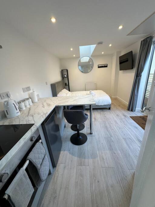Whitsun Studio - Brand New Listing! Bristol Exterior foto